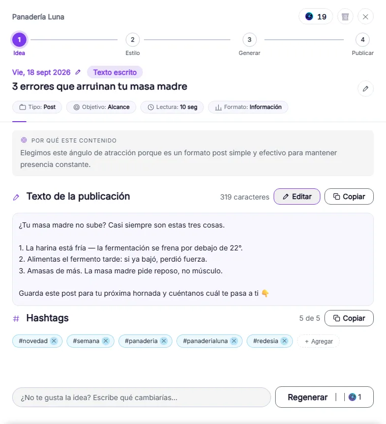 Panel de edición de una publicación en RedesIA con texto, hashtags y botón para regenerar
